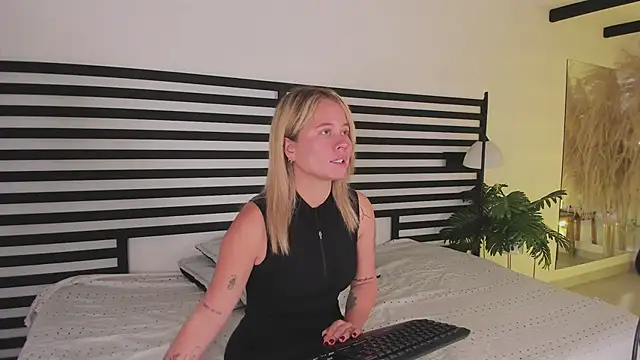 Snapshot of stefanny_ruiz_ chatting on 02/03/25, 12:47 stefanny ruiz online show from 02/03/25, 12:47