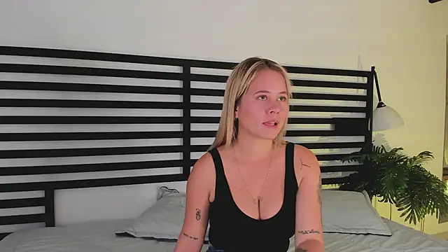 Snapshot of stefanny_ruiz_ chatting on 02/06/25, 12:26 stefanny ruiz online show from 02/06/25, 12:26