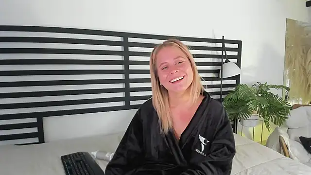 Snapshot of stefanny_ruiz_ chatting on 02/12/25, 04:00 stefanny ruiz online show from 02/12/25, 04:00