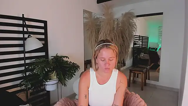 Snapshot of stefanny_ruiz_ chatting on 02/14/25, 03:58 stefanny ruiz online show from 02/14/25, 03:58