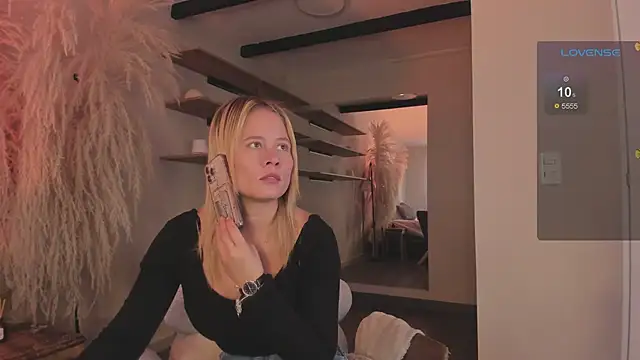 Snapshot of stefanny_ruiz_ chatting on 02/28/25, 12:31 stefanny ruiz online show from 02/28/25, 12:31