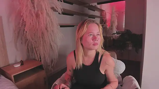 Snapshot of stefanny_ruiz_ chatting on 03/06/25, 12:30 stefanny ruiz online show from 03/06/25, 12:30