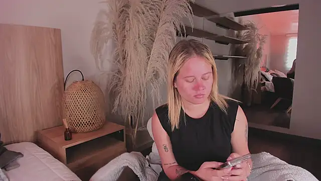 Snapshot of stefanny_ruiz_ chatting on 03/10/25, 12:59 stefanny ruiz online show from 03/10/25, 12:59