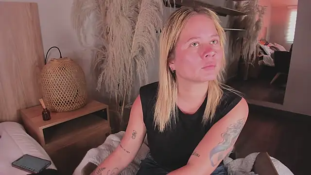 Snapshot of stefanny_ruiz_ chatting on 03/10/25, 04:03 stefanny ruiz online show from 03/10/25, 04:03