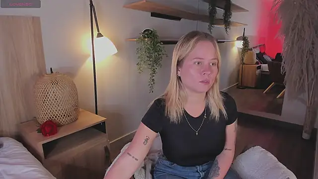 Snapshot of stefanny_ruiz_ chatting on 03/13/25, 12:46 stefanny ruiz online show from 03/13/25, 12:46