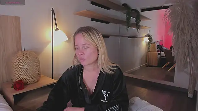 Snapshot of stefanny_ruiz_ chatting on 03/13/25, 04:23 stefanny ruiz online show from 03/13/25, 04:23