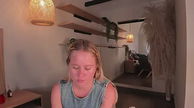 Snapshot of stefanny_ruiz_ chatting on 03/15/25, 03:27 stefanny ruiz online show from 03/15/25, 03:27