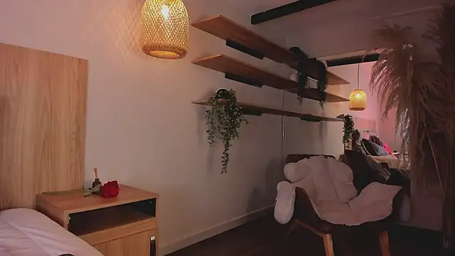 Snapshot of stefanny_ruiz_ chatting on 03/18/25, 12:36 stefanny ruiz online show from 03/18/25, 12:36