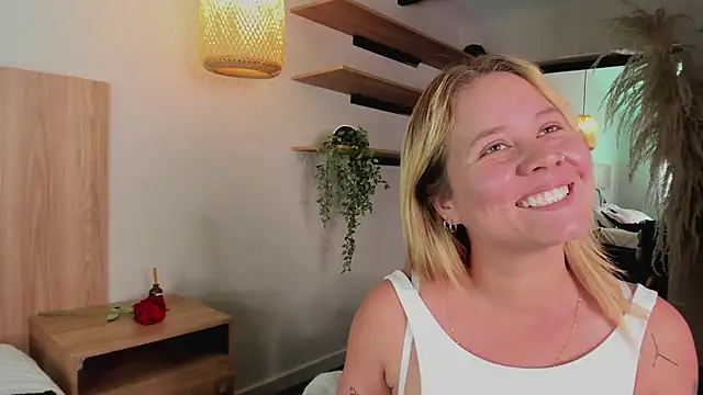 Snapshot of stefanny_ruiz_ chatting on 03/19/25, 03:40 stefanny ruiz online show from 03/19/25, 03:40