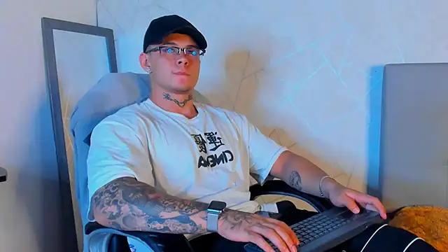 NoahhBrown online show from 02/05/25, 03:23