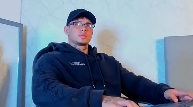 NoahhBrown online show from 02/10/25, 03:03