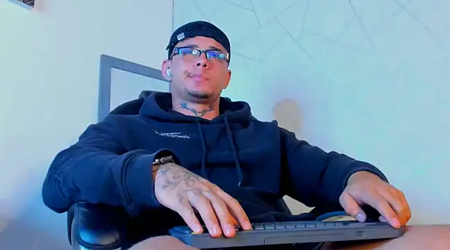 NoahhBrown online show from 02/12/25, 06:19