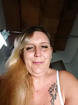 BecciDeluxe online show from 11/15/25, 05:09