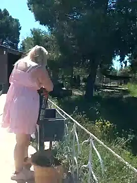 BecciDeluxe online show from 04/17/26, 09:56