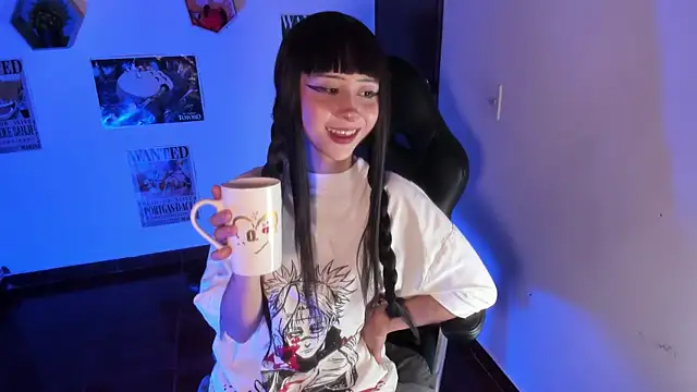Snapshot of MonxxsLove chatting on 05/11/26, 04:18 MonxxsLove online show from 05/11/26, 04:18