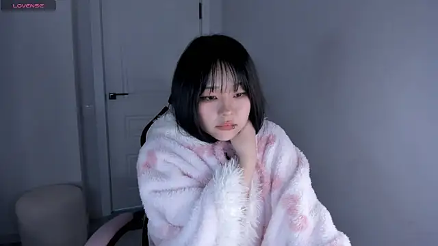 hee young11 online show from 11/06/25, 01:28