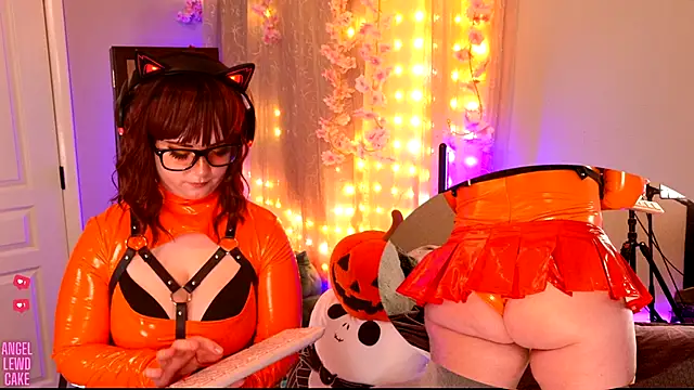 Angel-Lewd-Cake online show from 10/19/25, 06:03