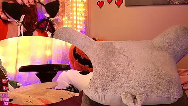 Angel-Lewd-Cake online show from 01/11/26, 06:24