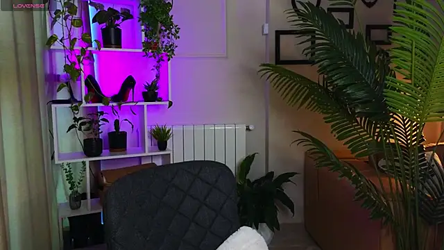 Lina-hill online show from 11/30/25, 09:46