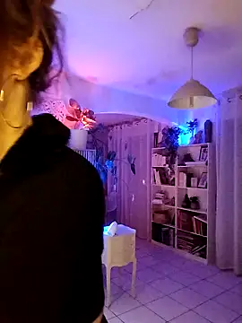 Luna Kitanna online show from 11/10/25, 10:31