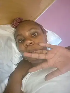 Snapshot of pinkiechebet chatting on 02/04/26, 11:53 pinkiechebet online show from 02/04/26, 11:53