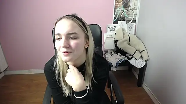 viktoria lovely online show from 12/17/24, 11:17