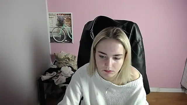 Snapshot of viktoria_lovely chatting on 04/22/26, 06:27 viktoria lovely online show from 04/22/26, 06:27