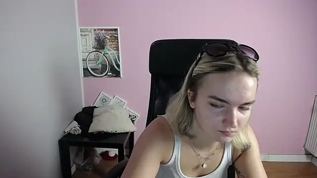 Snapshot of viktoria_lovely chatting on 06/23/26, 07:17 viktoria lovely online show from 06/23/26, 07:17