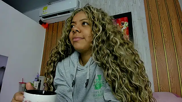 Alika01 online show from 03/05/26, 01:40