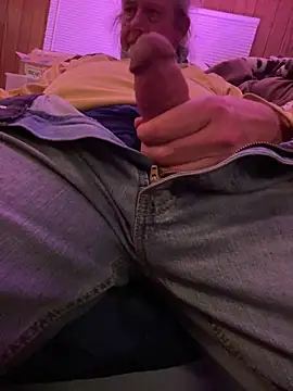 Snapshot of Helmut1971 chatting on 04/08/26, 06:02 Helmut1971 online show from 04/08/26, 06:02