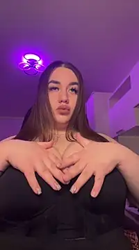 Snapshot of GabiBoobs chatting on 02/06/25, 06:35 GabiBoobs online show from 02/06/25, 06:35