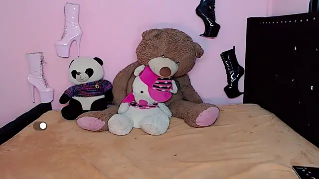 Snapshot of Ciinamonloren chatting on 03/06/25, 03:35 Ciinamonloren online show from 03/06/25, 03:35