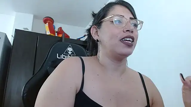 natashasmithe online show from 02/22/25, 03:34