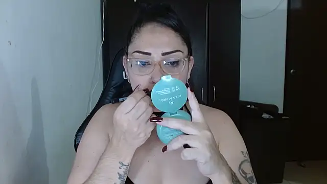 natashasmithe online show from 11/19/25, 01:05