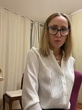 LauraDavis online show from 12/03/25, 07:34