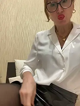 LauraDavis online show from 05/01/26, 08:24