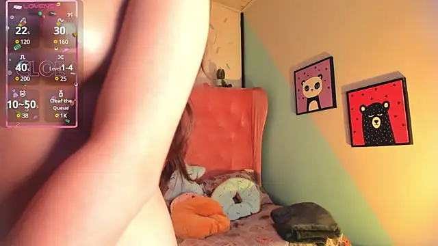 Snapshot of _cloe_martinez chatting on 12/14/24, 11:12 cloe martinez online show from 12/14/24, 11:12