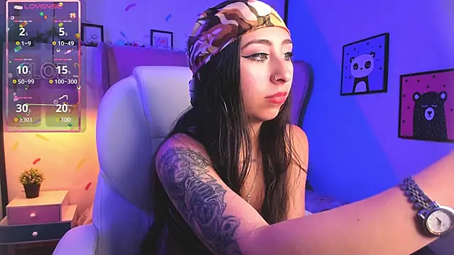 Snapshot of _cloe_martinez chatting on 12/15/24, 11:09 cloe martinez online show from 12/15/24, 11:09