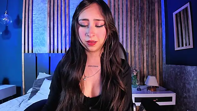 Snapshot of _cloe_martinez chatting on 12/23/24, 01:40 cloe martinez online show from 12/23/24, 01:40