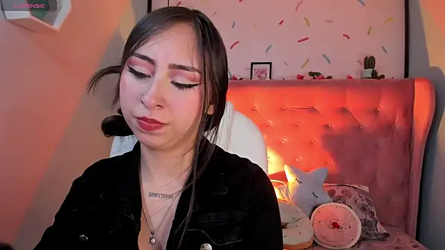 Snapshot of _cloe_martinez chatting on 02/01/25, 09:29 cloe martinez online show from 02/01/25, 09:29