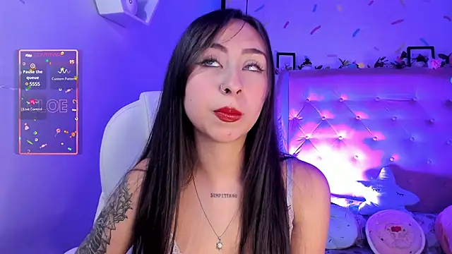 Snapshot of _cloe_martinez chatting on 02/16/25, 10:21 cloe martinez online show from 02/16/25, 10:21