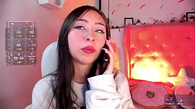 Snapshot of _cloe_martinez chatting on 02/21/25, 08:27 cloe martinez online show from 02/21/25, 08:27