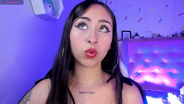 Snapshot of _cloe_martinez chatting on 03/21/25, 01:45 cloe martinez online show from 03/21/25, 01:45