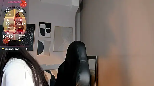 Snapshot of _cloe_martinez chatting on 10/15/25, 11:27 cloe martinez online show from 10/15/25, 11:27