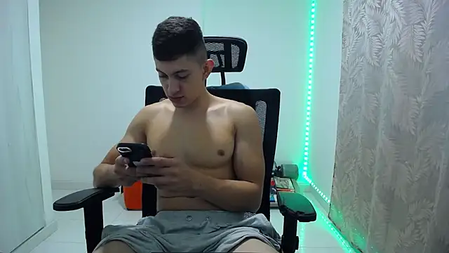 Snapshot of Iam_yourbabyprincess_XD chatting on 12/11/24, 05:21 Iam yourbabyprincess XD online show from 12/11/24, 05:21