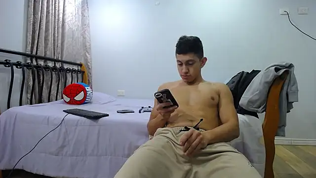 Snapshot of Iam_yourbabyprincess_XD chatting on 02/15/25, 10:11 Iam yourbabyprincess XD online show from 02/15/25, 10:11