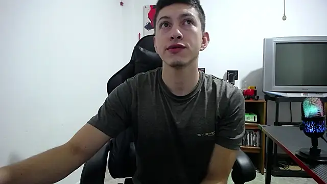 Snapshot of Iam_yourbabyprincess_XD chatting on 11/15/25, 10:04 Iam yourbabyprincess XD online show from 11/15/25, 10:04