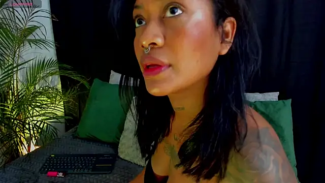 Snapshot of JulianaMiller chatting on 06/28/26, 05:13 JulianaMiller online show from 06/28/26, 05:13