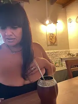 Snapshot of Sensualmente333 chatting on 05/19/26, 11:49 Sensualmente333 online show from 05/19/26, 11:49