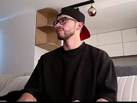 Snapshot of Phantom_Bigger1 chatting on 12/19/25, 06:59 Phantom Bigger1 online show from 12/19/25, 06:59